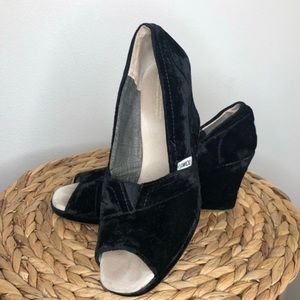 Toms Velvet Black Peeptoe Wedges Heels 8.5